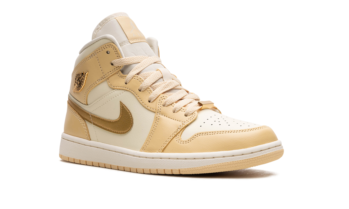 AIR JORDAN 1 MID WMNS Pale Vanilla