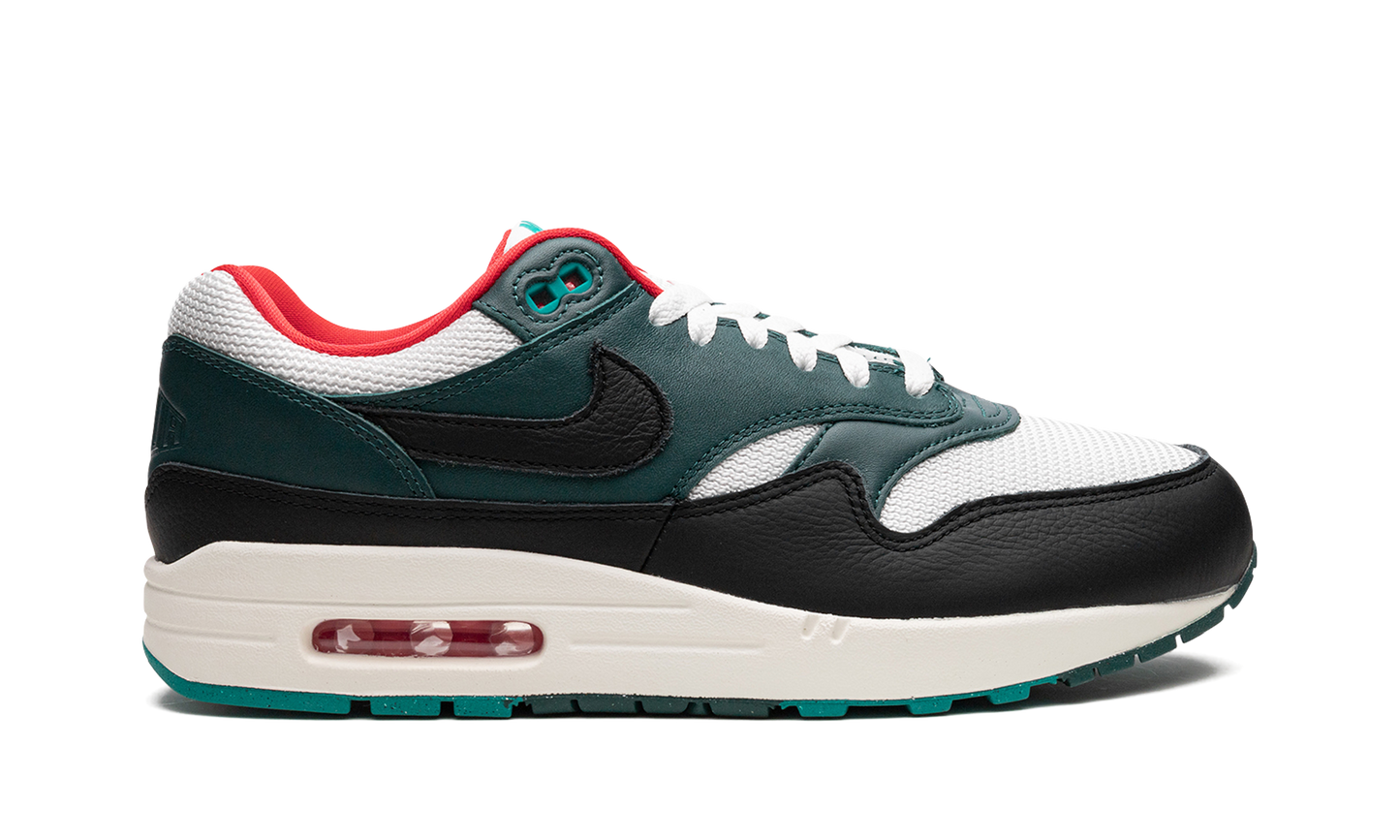 Air Max 1 LeBron James x Liverpool