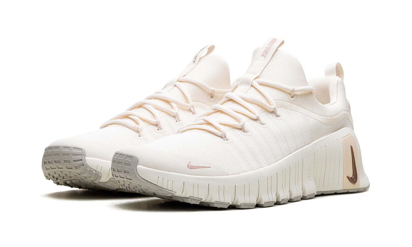 Free Metcon 6 WMNS Pale Ivory / Guava Ice / Sail / Metallic Red Bronze