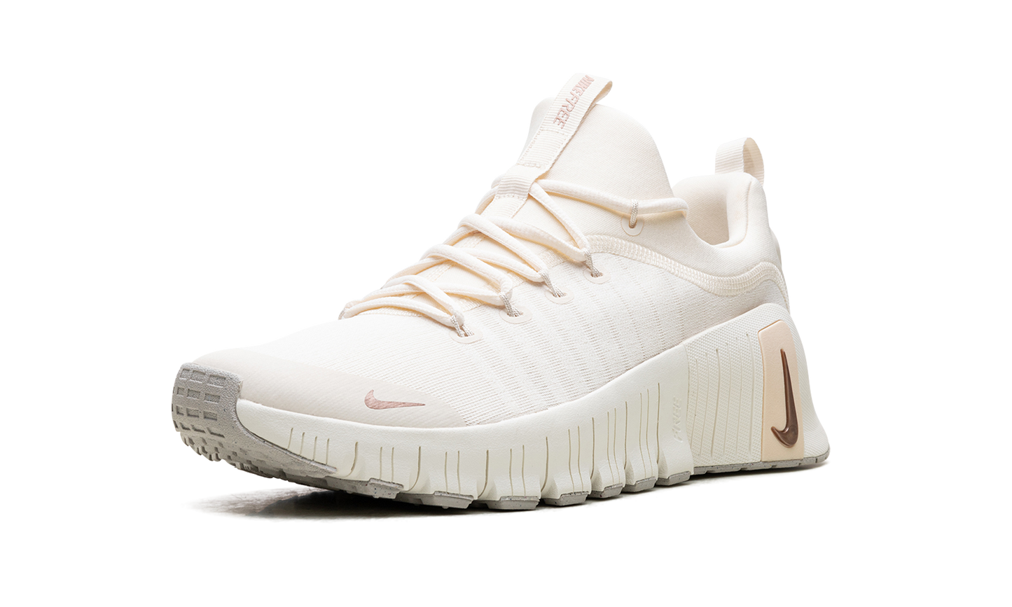 Free Metcon 6 WMNS Pale Ivory / Guava Ice / Sail / Metallic Red Bronze