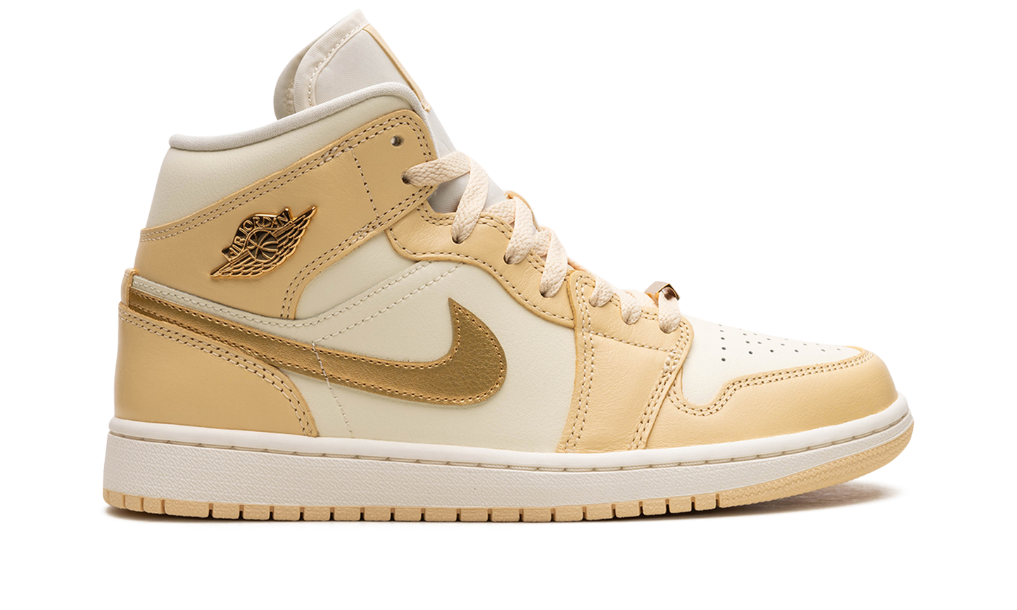 AIR JORDAN 1 MID WMNS Pale Vanilla
