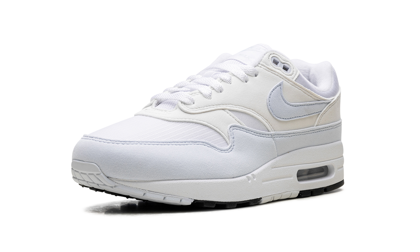 WMNS NIKE AIR MAX 1 FOOTBALL GREY