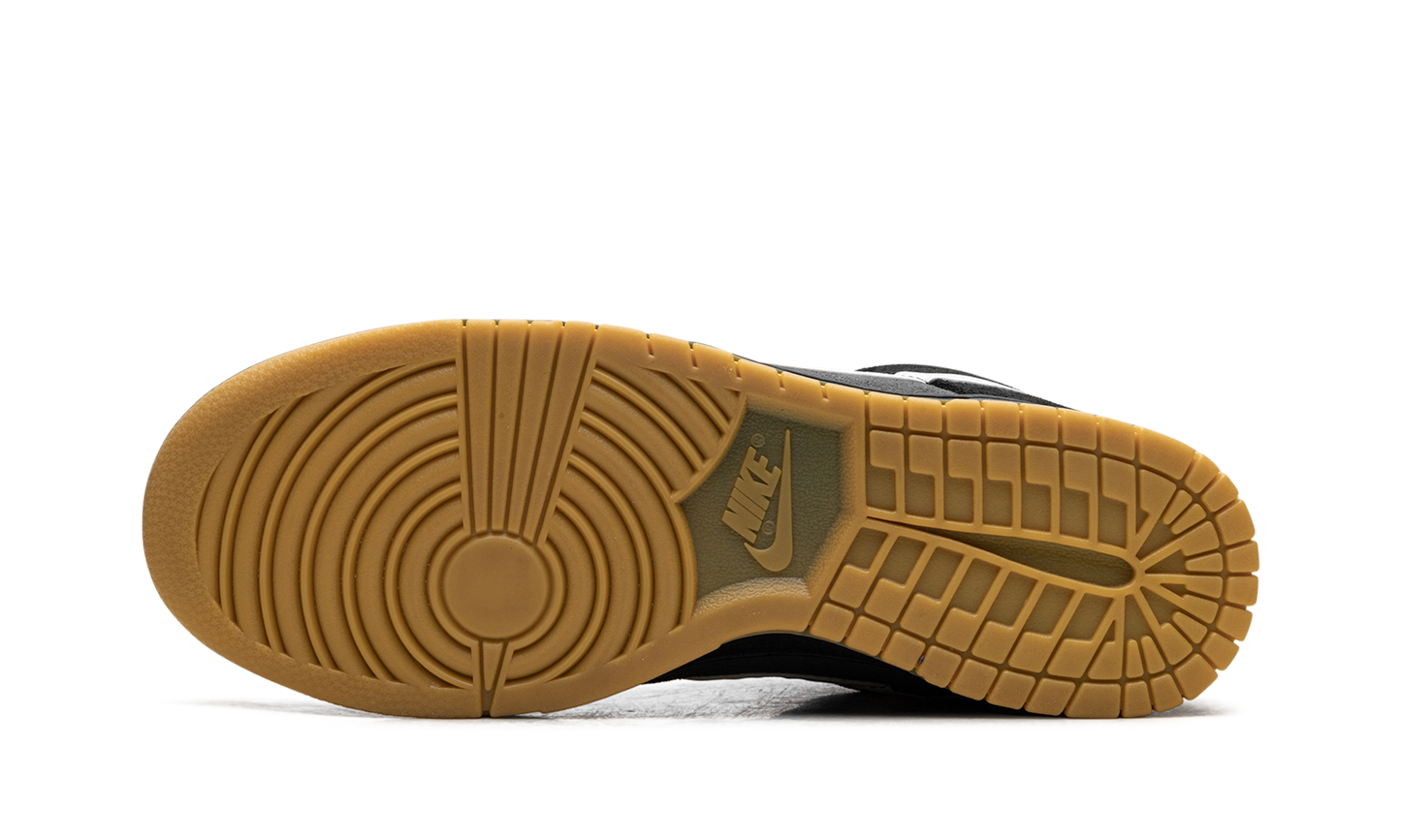 Dunk Low SE Black Grey Gum