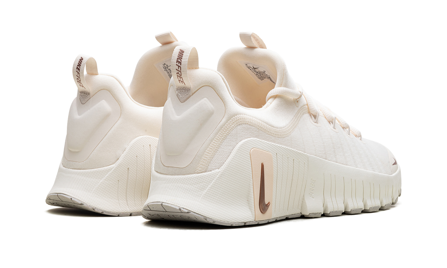 Free Metcon 6 WMNS Pale Ivory / Guava Ice / Sail / Metallic Red Bronze