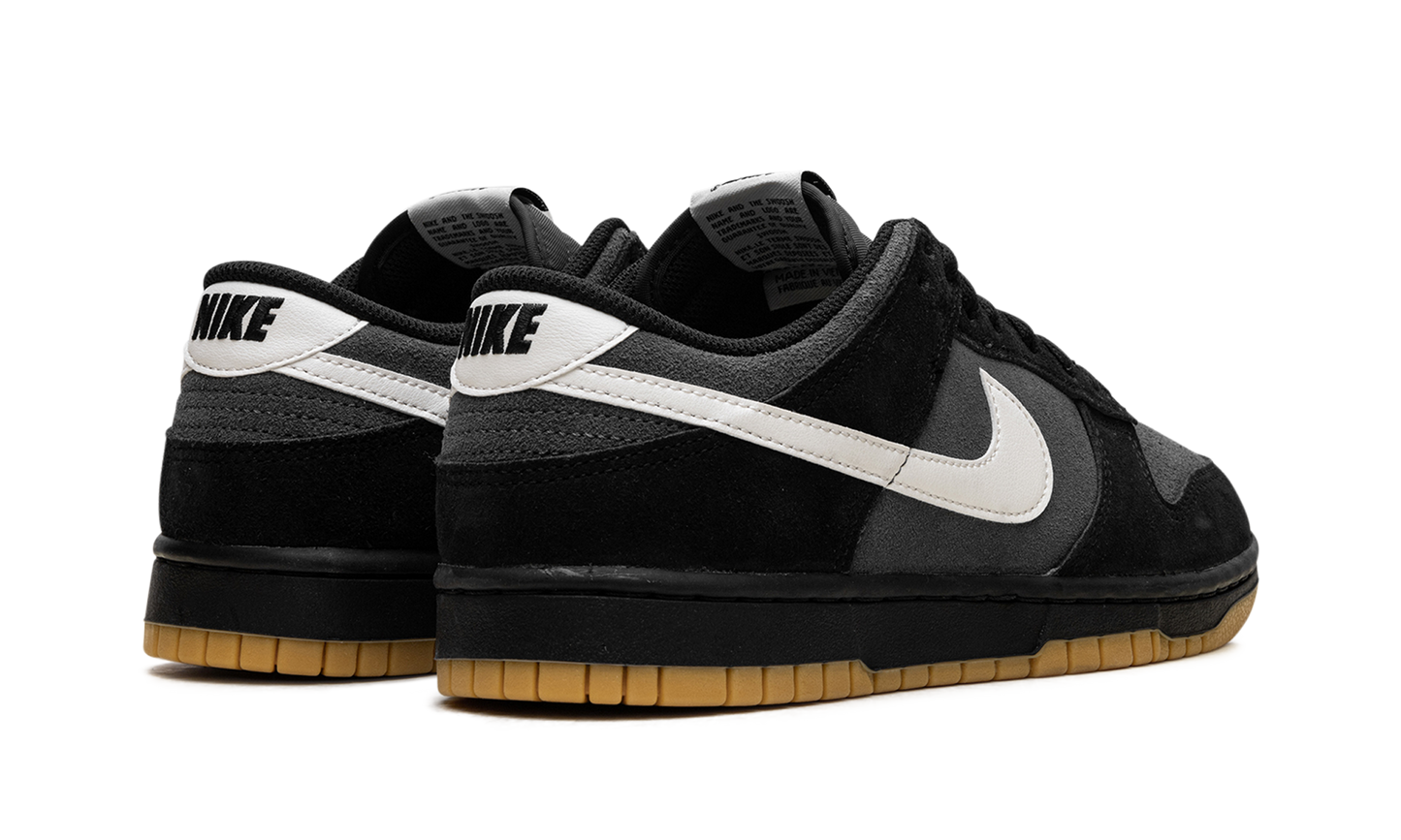 Dunk Low SE Black Grey Gum
