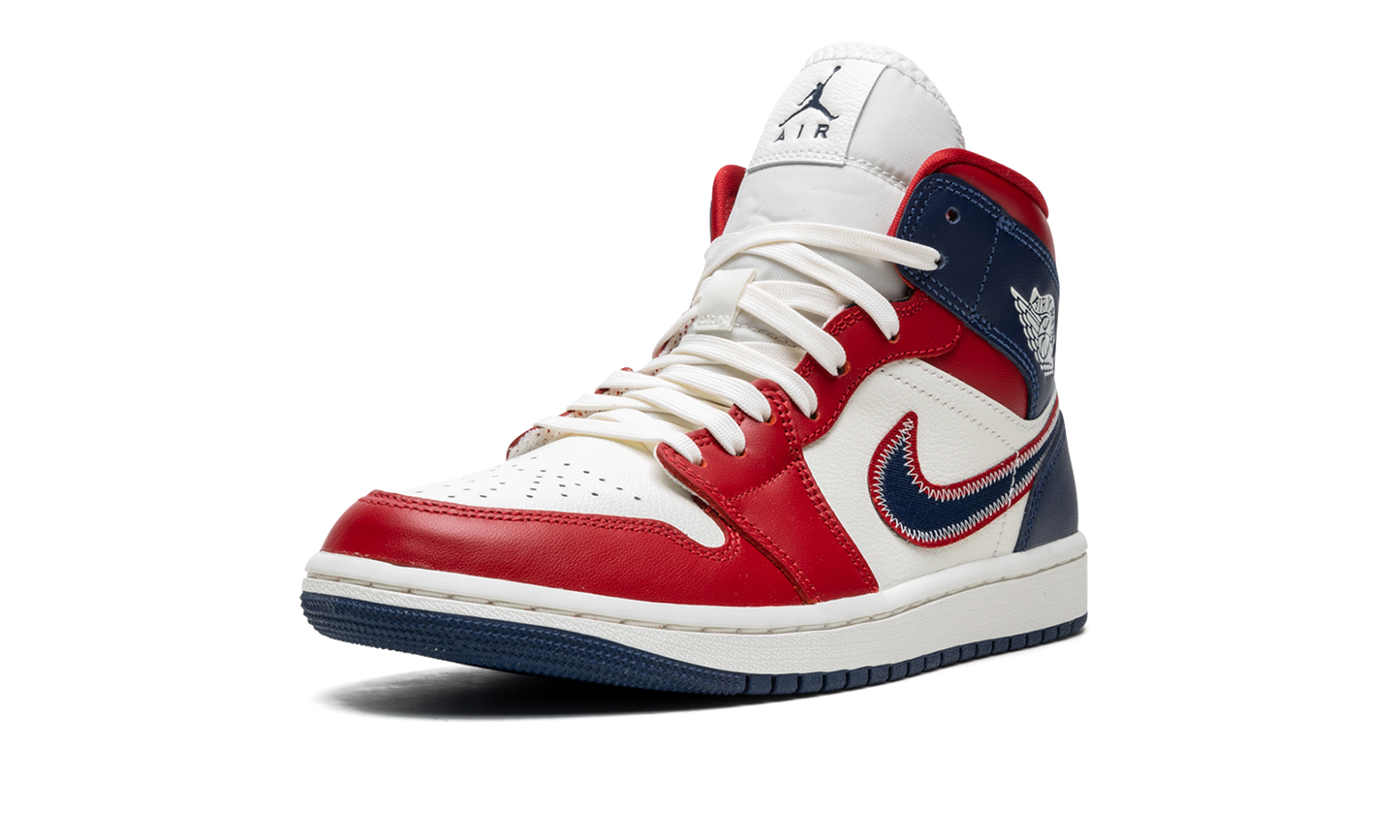 AIR JORDAN 1 MID SE WMNS USA