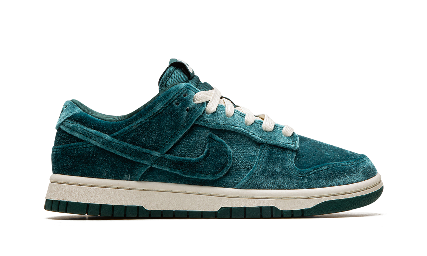 DUNK LO MNS WMNS Green Velvet