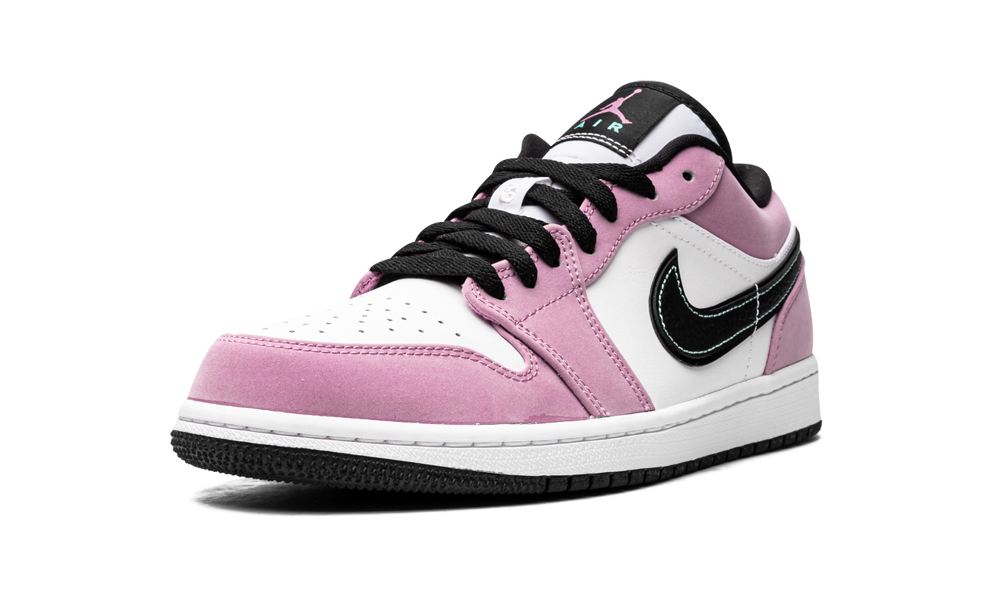 Air Jordan 1 Low SE Violet Shock