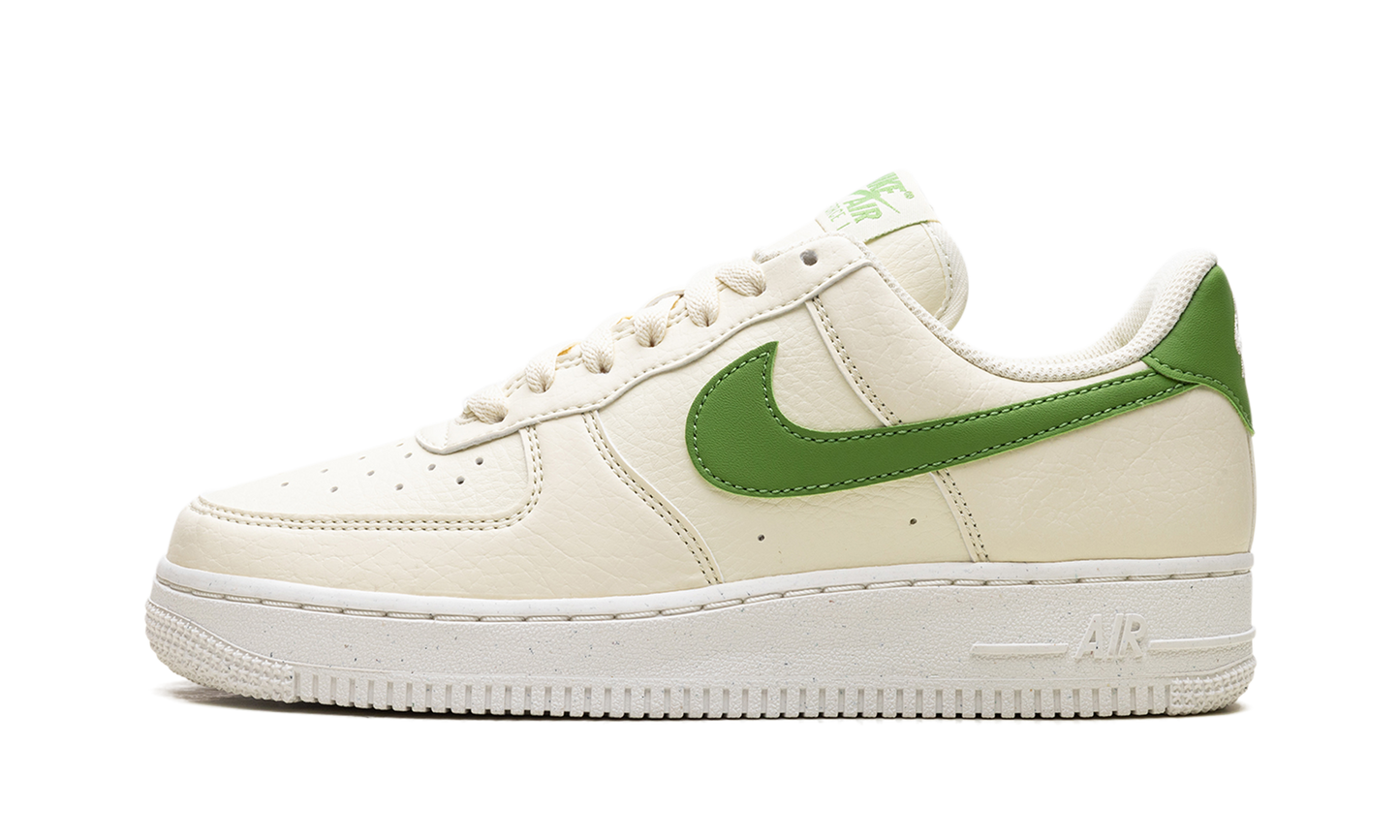 NIKE AIR FORCE 1 '07 LO WMNS COCONUT MILK