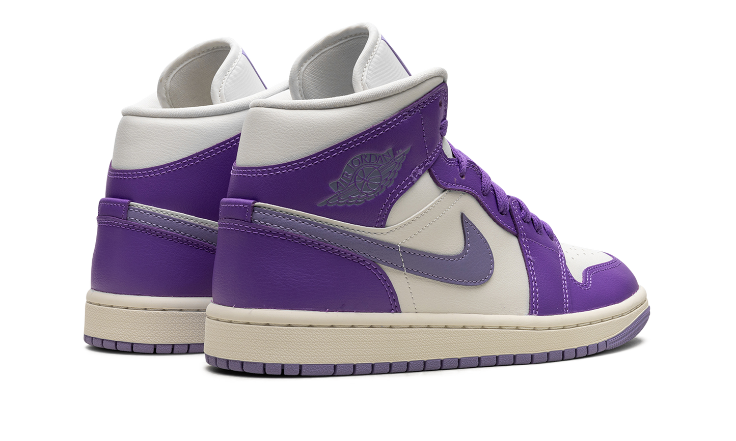 AIR JORDAN 1 MID WMNS Action Grape