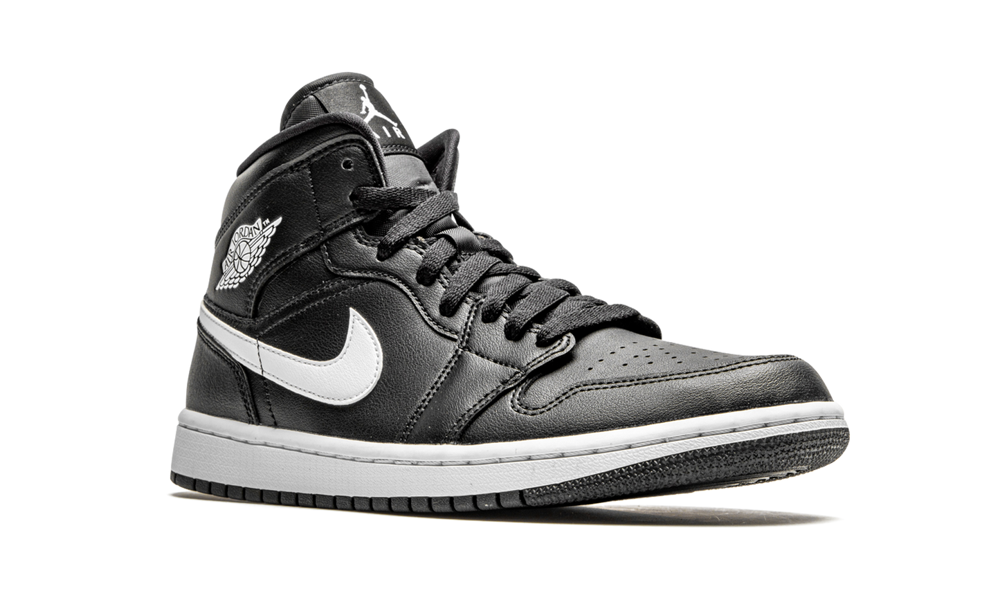 AIR JORDAN 1 MID WMNS Black / White