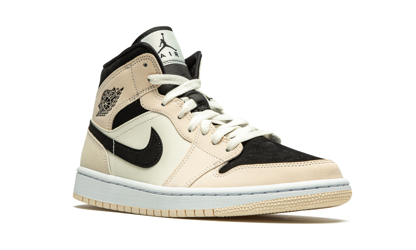AIR JORDAN 1 MID WMNS Guava Ice