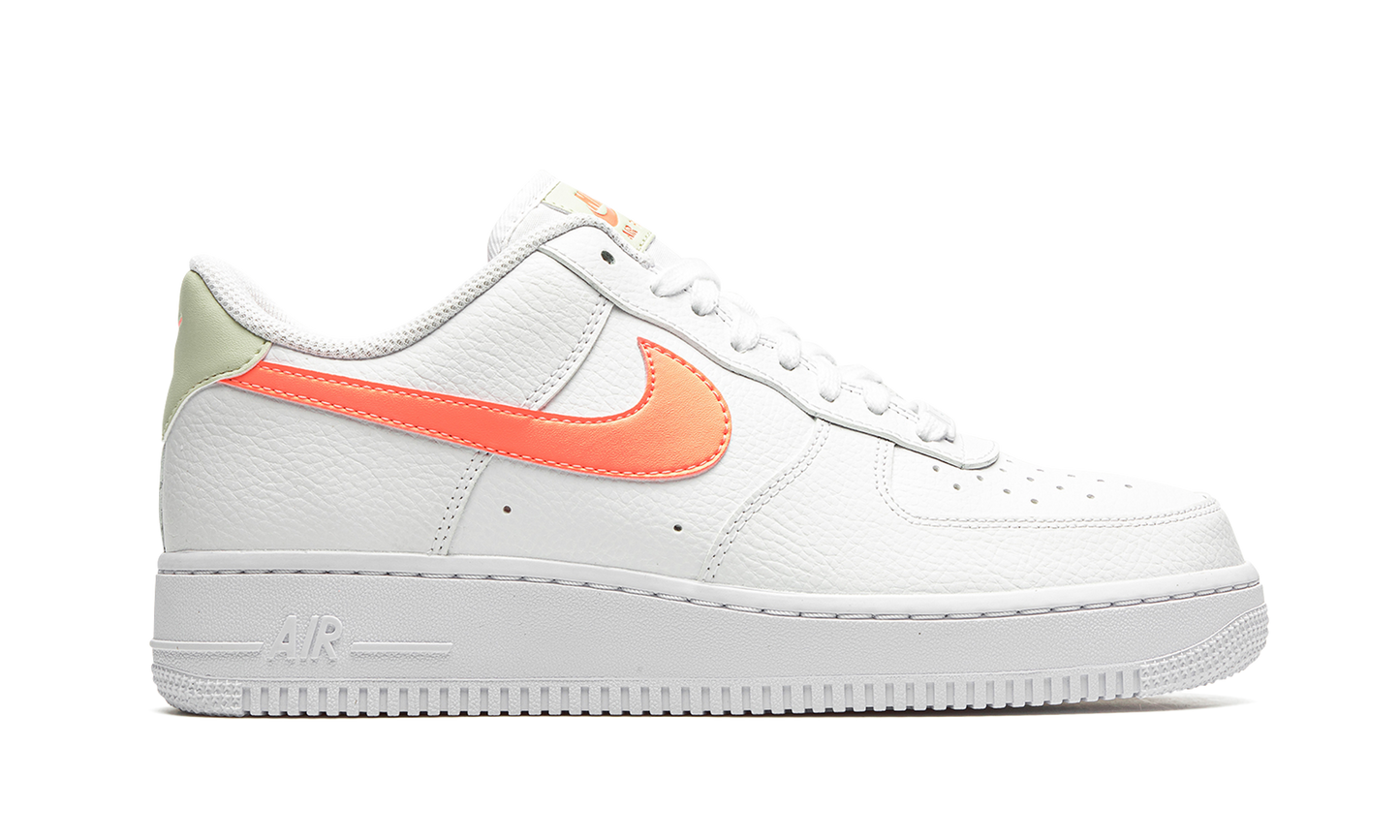 AIR FORCE 1 07 MNS WMNS ATOMIC PINK