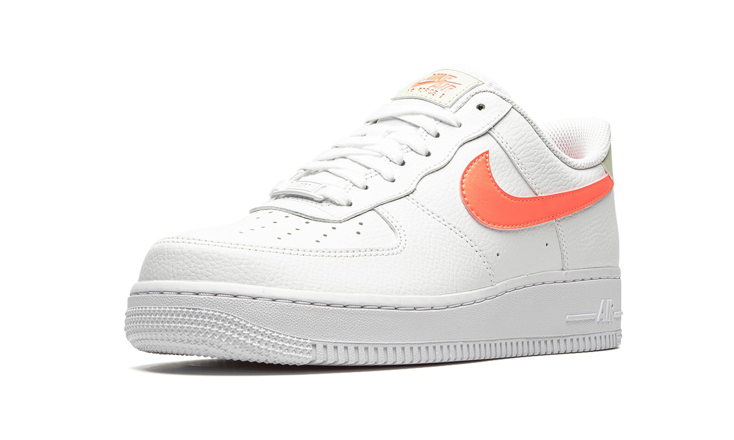 AIR FORCE 1 07 MNS WMNS ATOMIC PINK