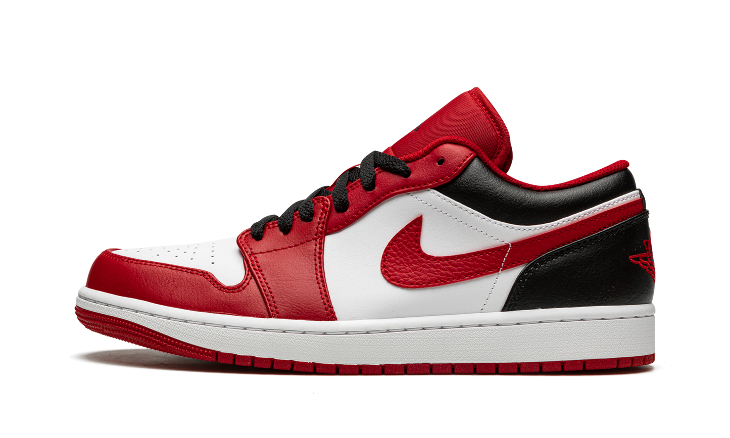Jordan 1 low Bulls