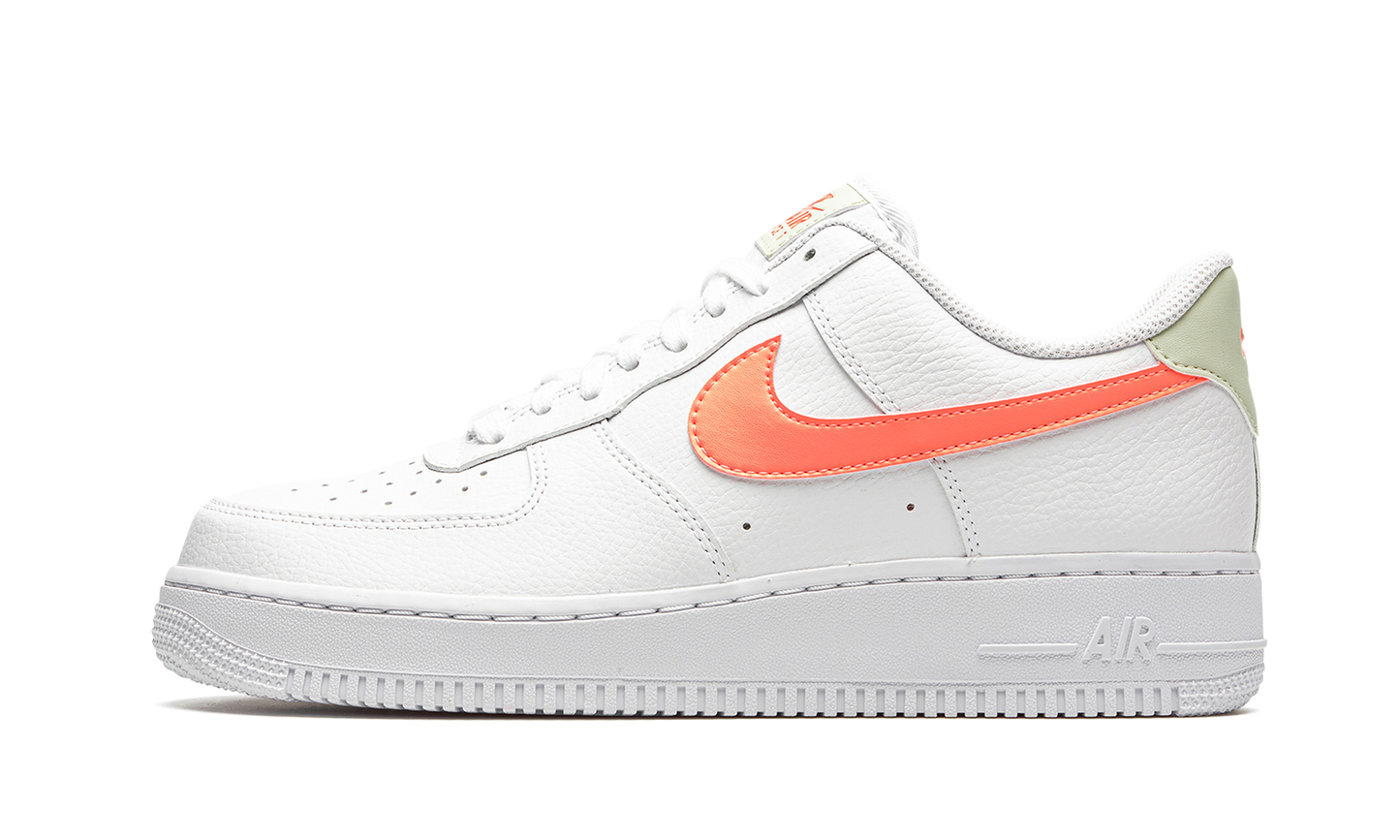 AIR FORCE 1 07 MNS WMNS ATOMIC PINK