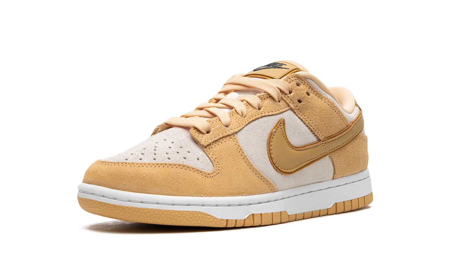 DUNK LOW WMNS Celestial Gold Suede