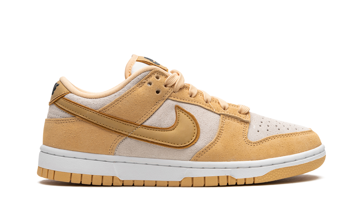 DUNK LOW WMNS Celestial Gold Suede