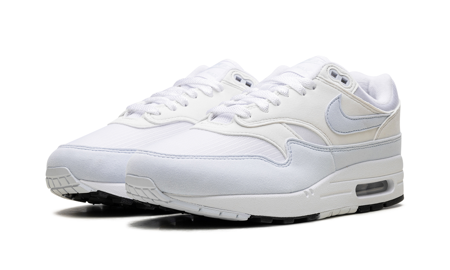 WMNS NIKE AIR MAX 1 FOOTBALL GREY