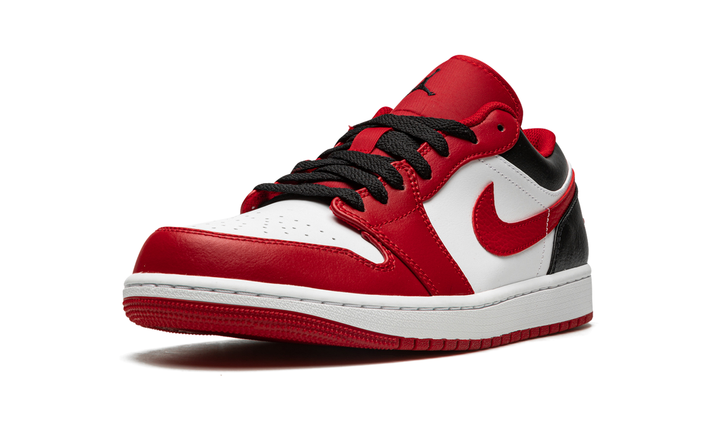 Jordan 1 low Bulls