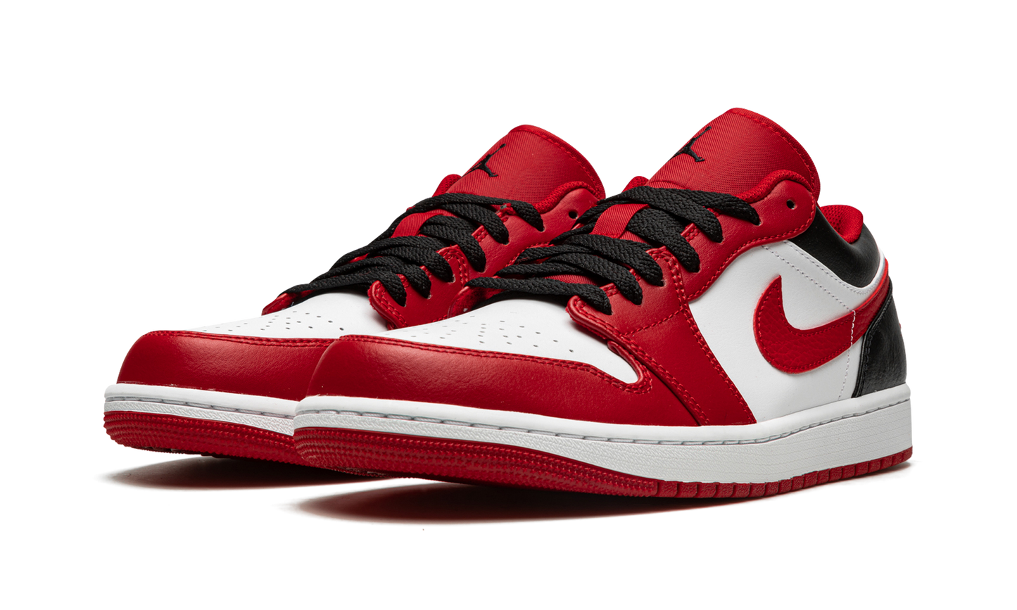 Jordan 1 low Bulls