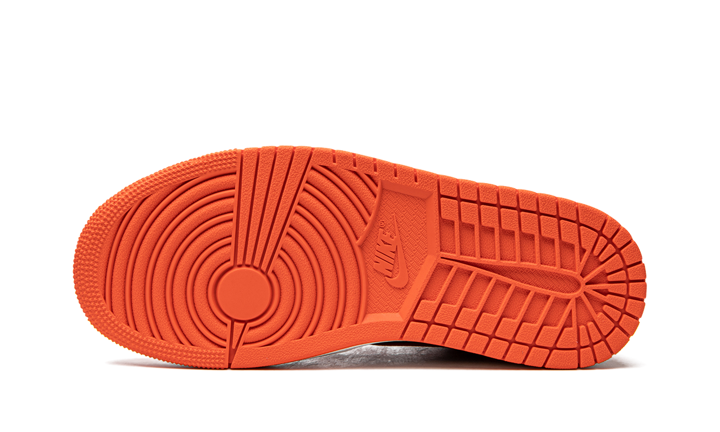 AIR JORDAN 1 MID SE WMNS Orange / Black