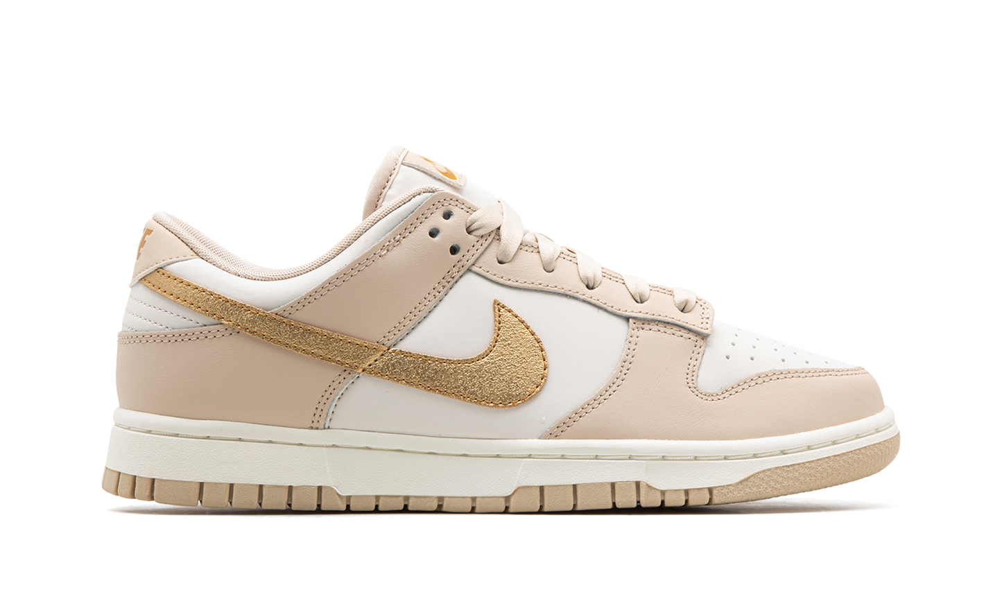 DUNK LO MNS WMNS Phantom Metallic Gold