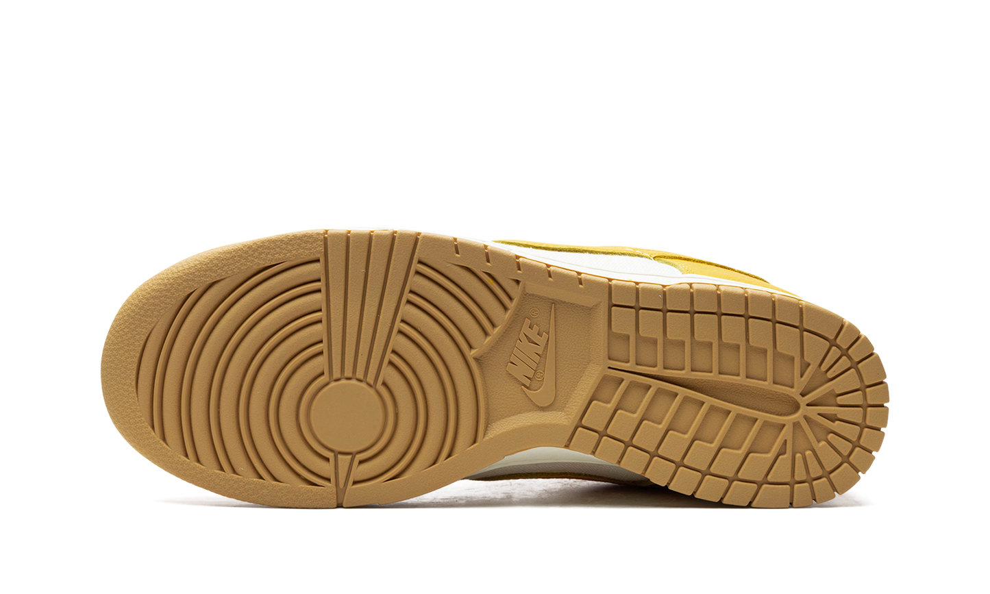 Dunk Low University Gold