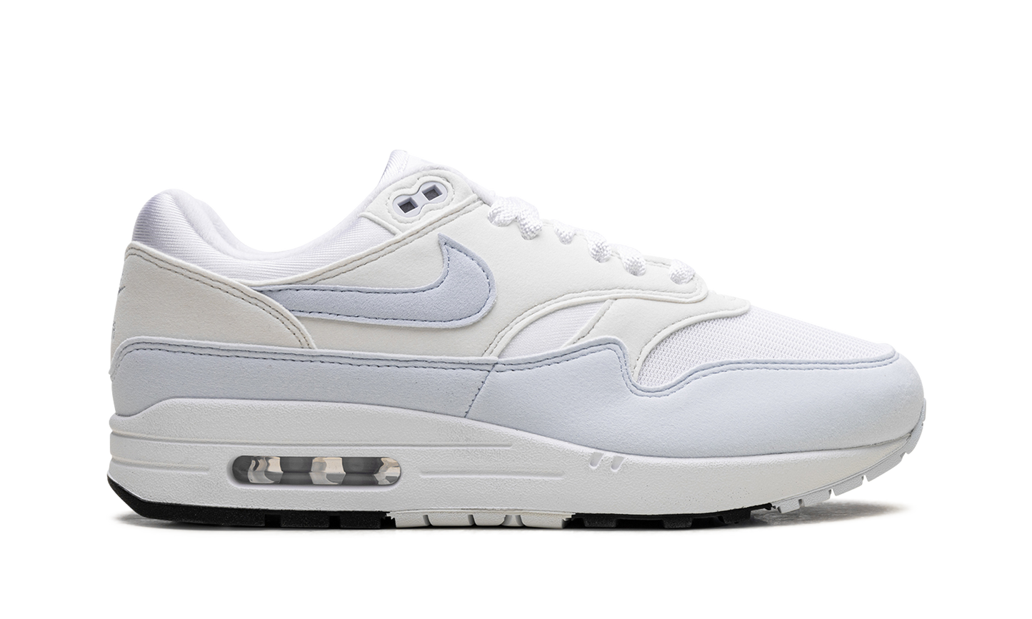 WMNS NIKE AIR MAX 1 FOOTBALL GREY