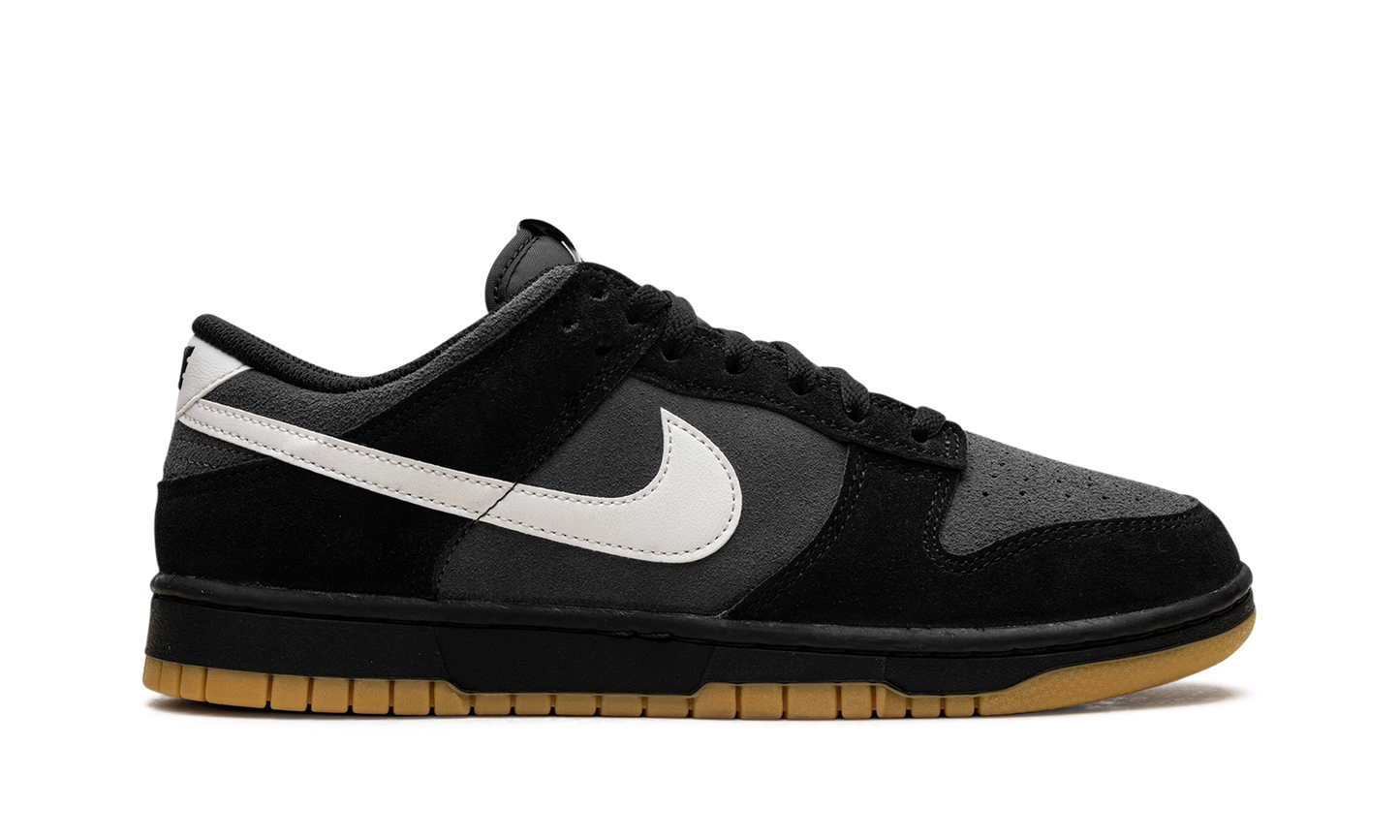 Dunk Low SE Black Grey Gum