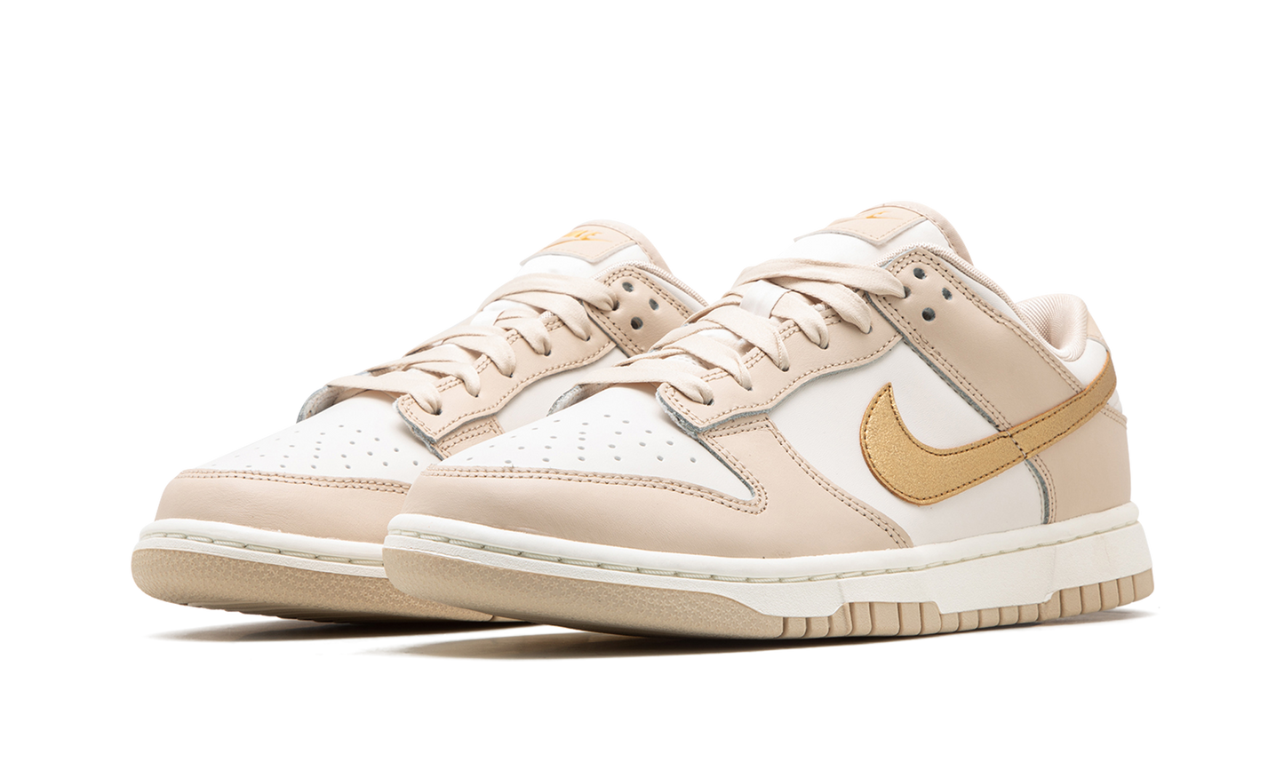 DUNK LO MNS WMNS Phantom Metallic Gold