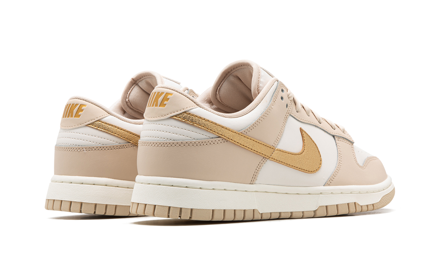 DUNK LO MNS WMNS Phantom Metallic Gold