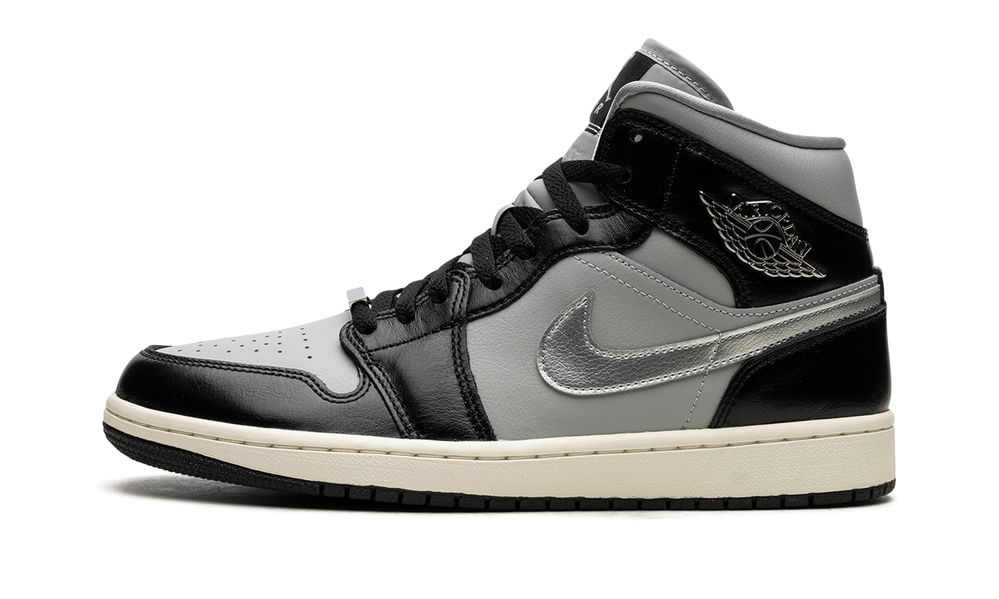 AIR JORDAN 1 MID SE WMNS Black Chrome