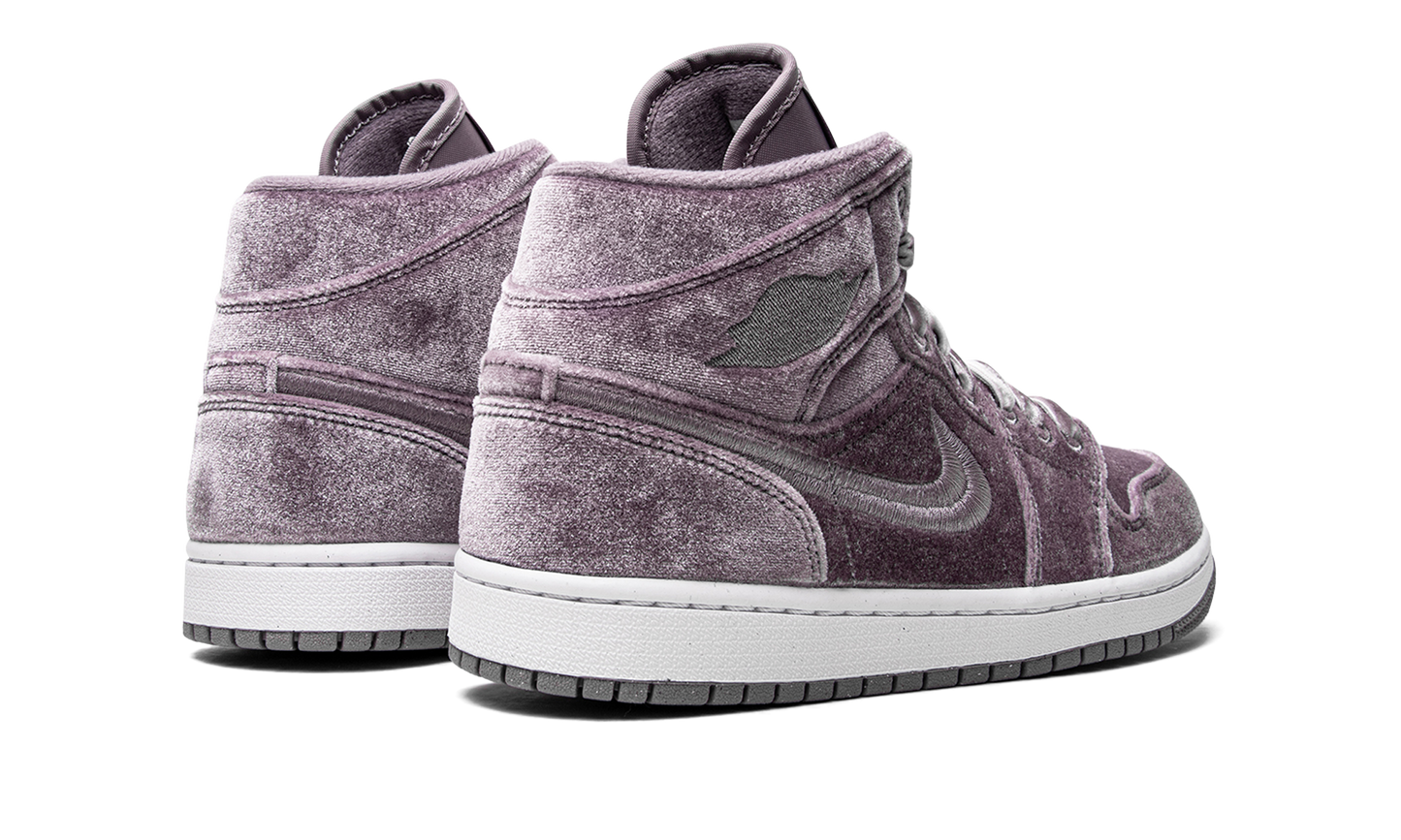 AIR JORDAN 1 MID SE WMNS Purple Velvet