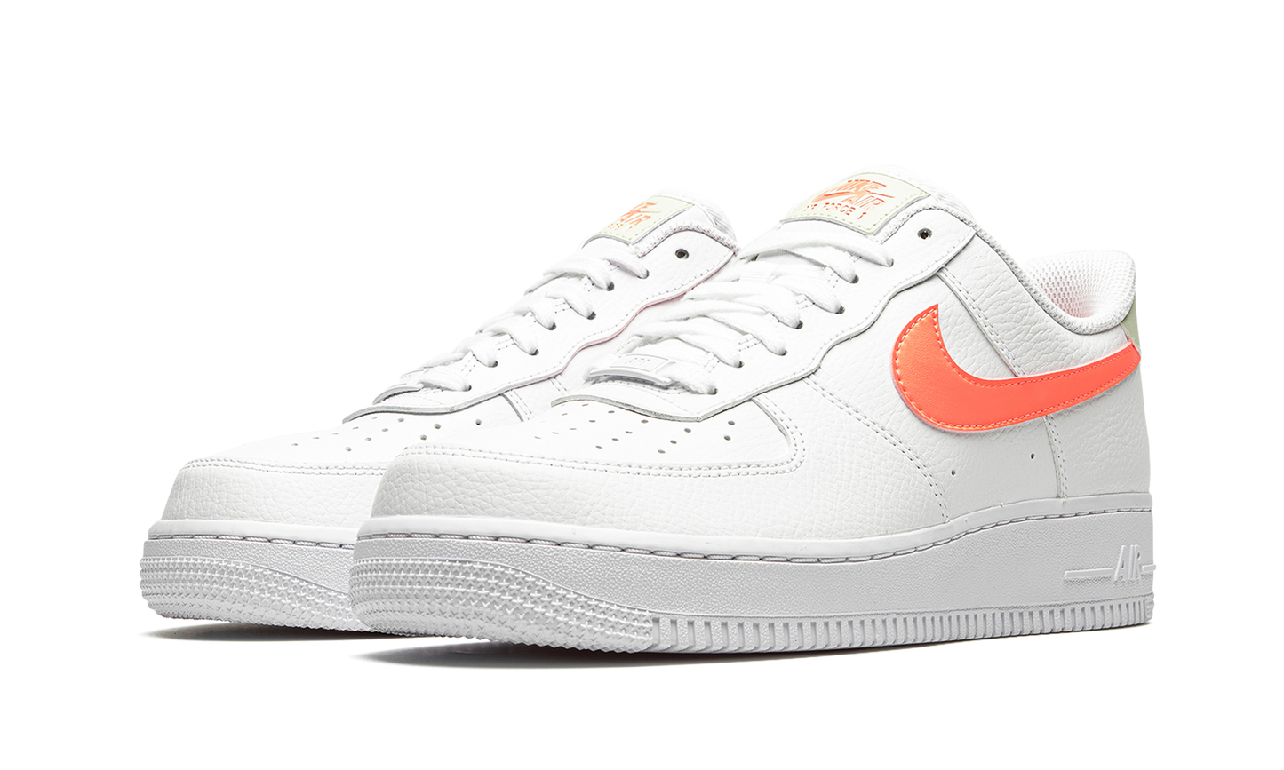 AIR FORCE 1 07 MNS WMNS ATOMIC PINK
