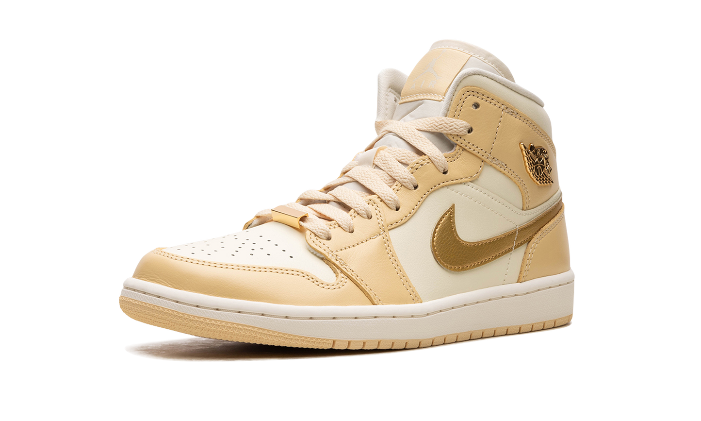 AIR JORDAN 1 MID WMNS Pale Vanilla