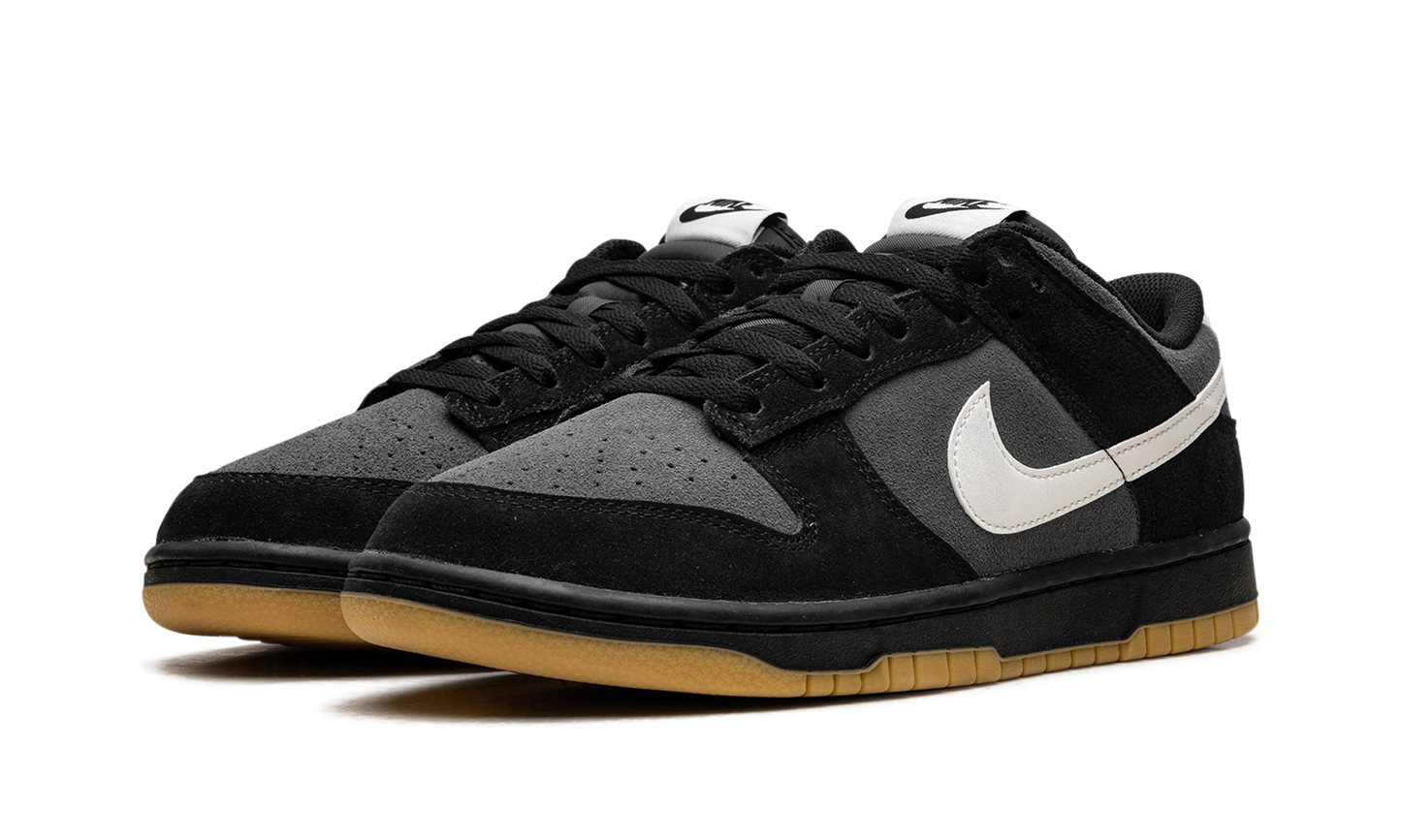 Dunk Low SE Black Grey Gum