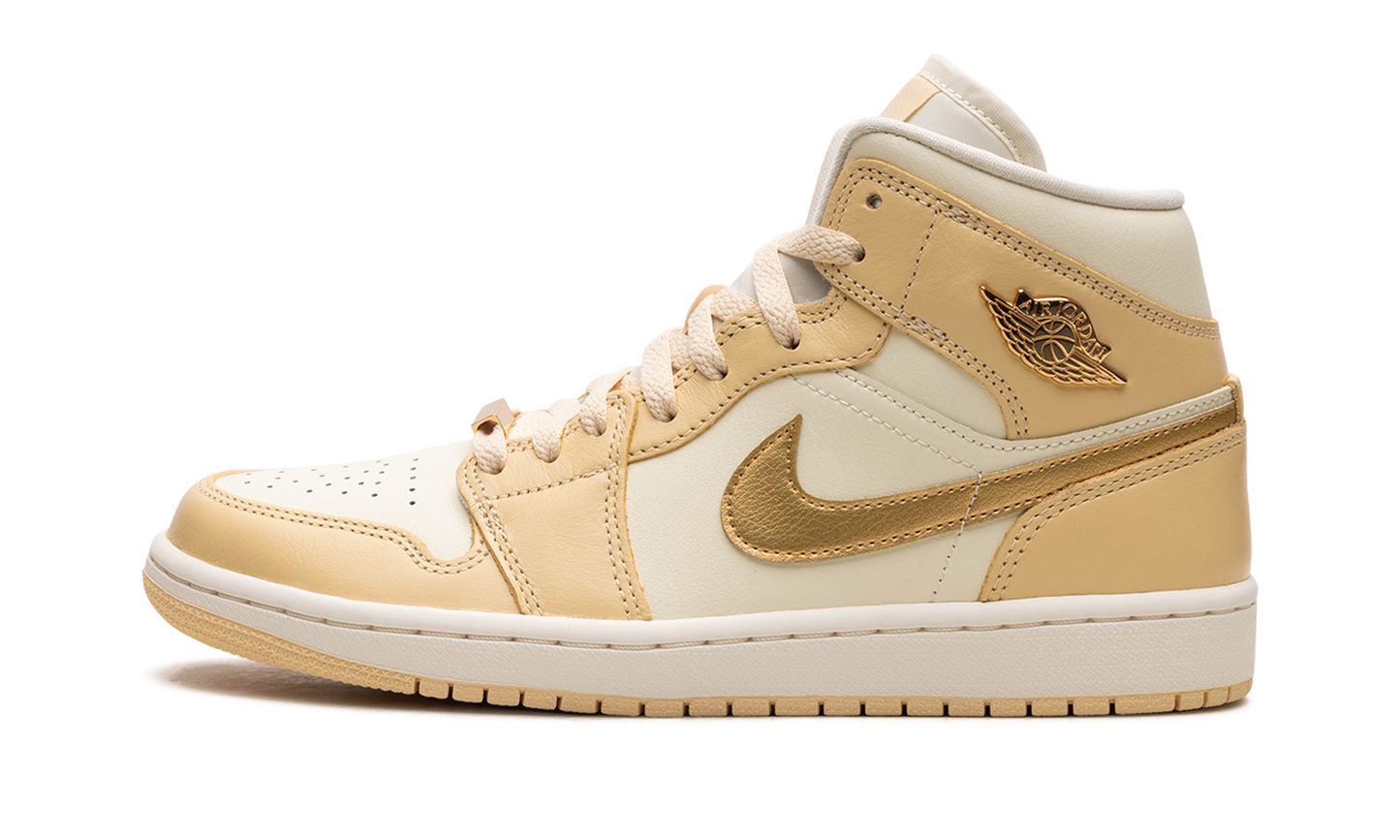 AIR JORDAN 1 MID WMNS Pale Vanilla