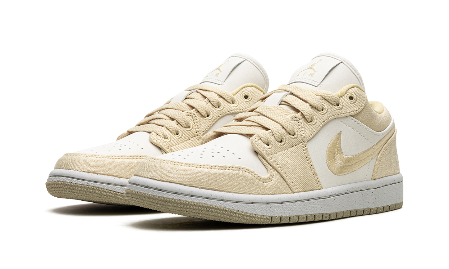 Air Jordan 1 Low WMNS Team Gold / Sail