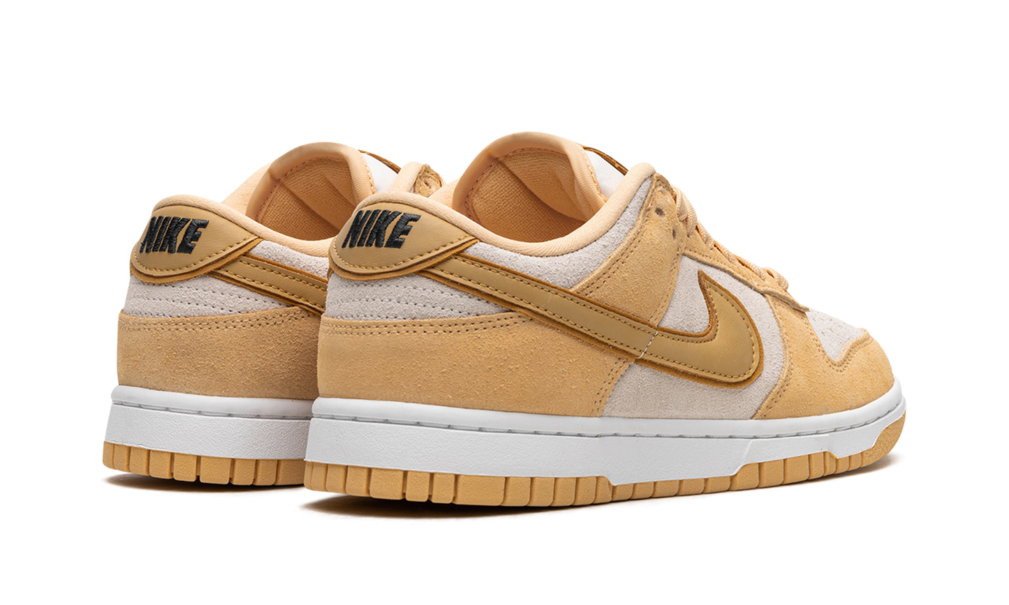 DUNK LOW WMNS Celestial Gold Suede