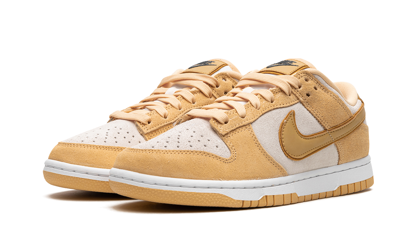 DUNK LOW WMNS Celestial Gold Suede