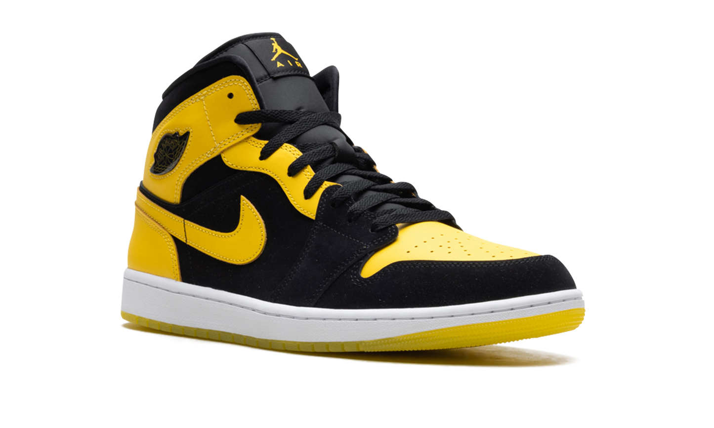 Air Jordan 1 Mid New Love