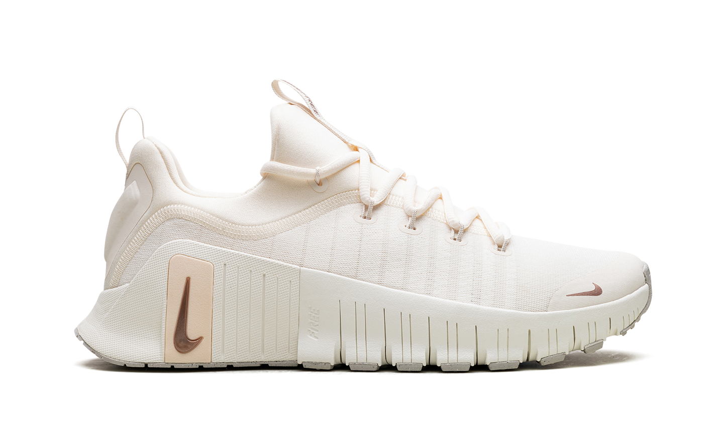 Free Metcon 6 WMNS Pale Ivory / Guava Ice / Sail / Metallic Red Bronze