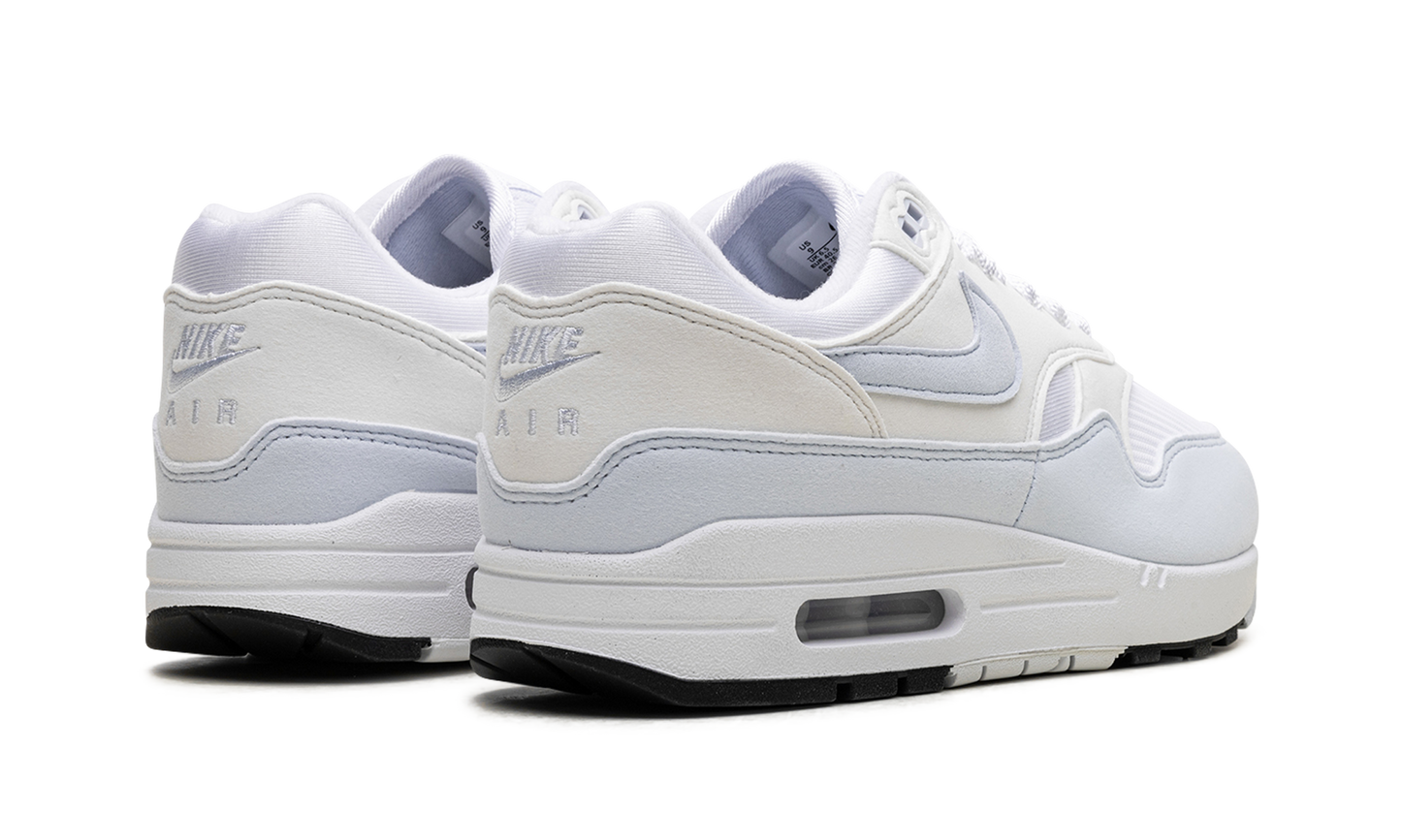 WMNS NIKE AIR MAX 1 FOOTBALL GREY