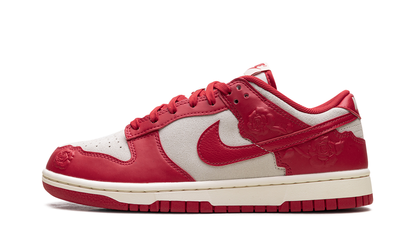 Dunk Low WMNS Red Roses