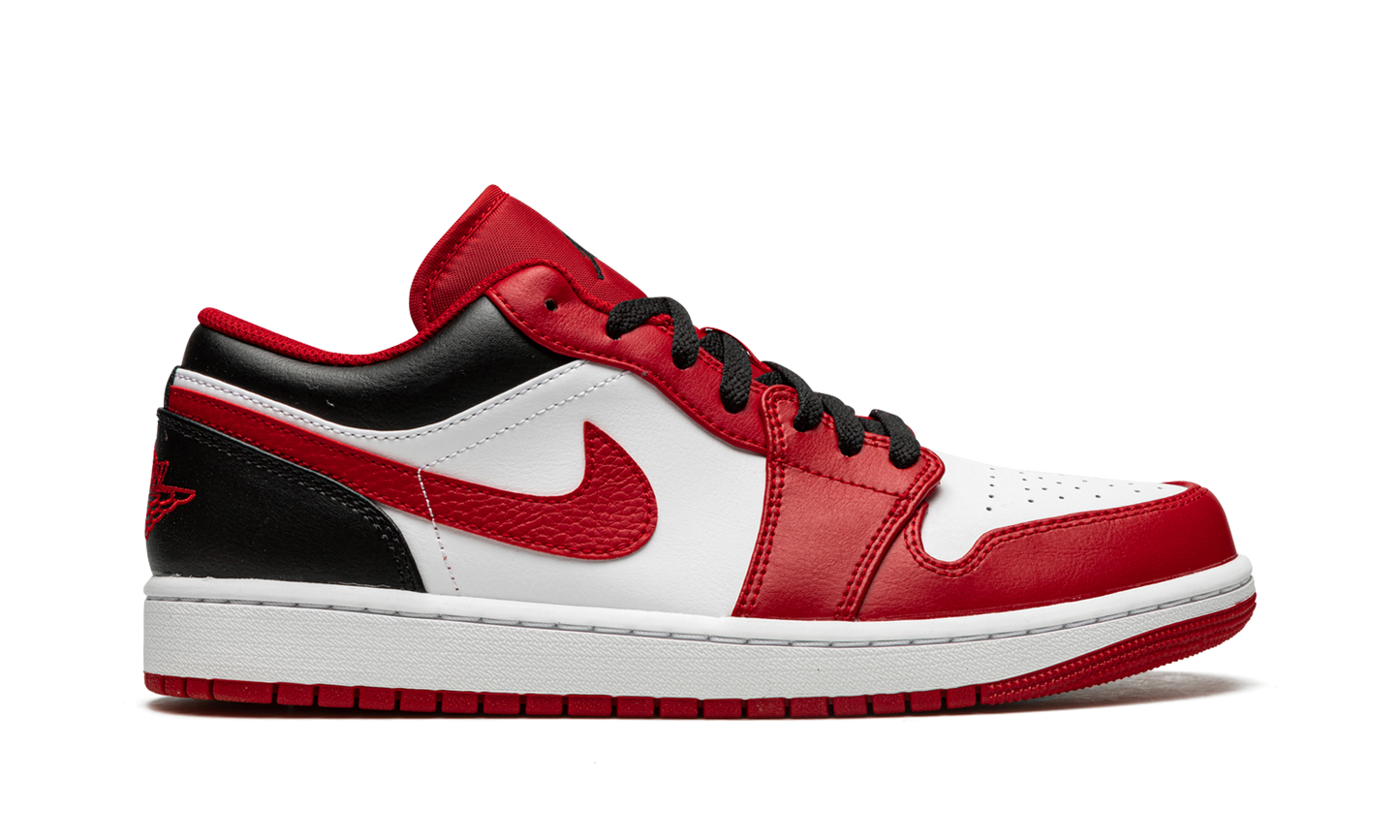 Jordan 1 low Bulls