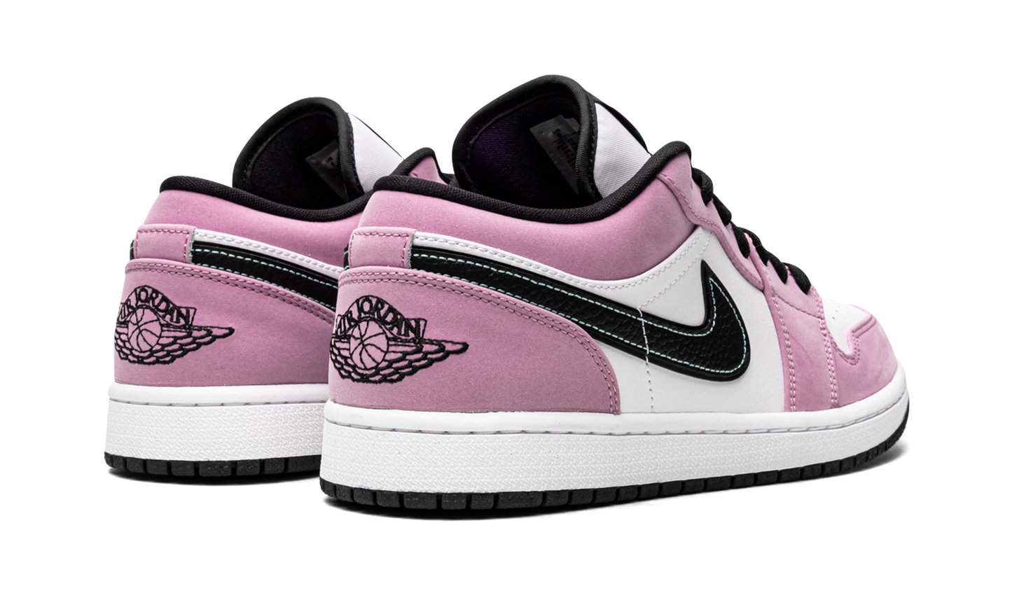 Air Jordan 1 Low SE Violet Shock