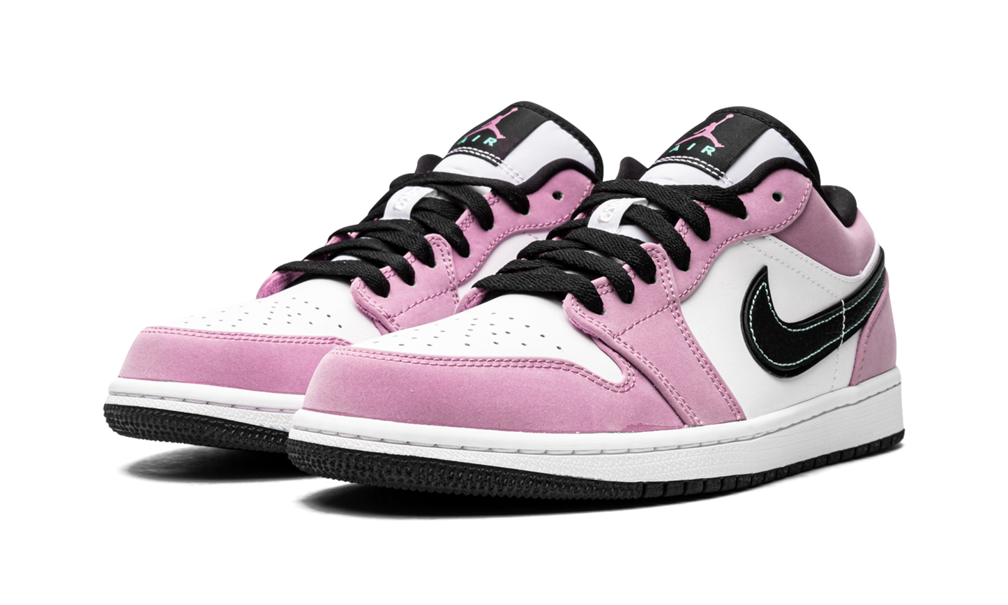 Air Jordan 1 Low SE Violet Shock