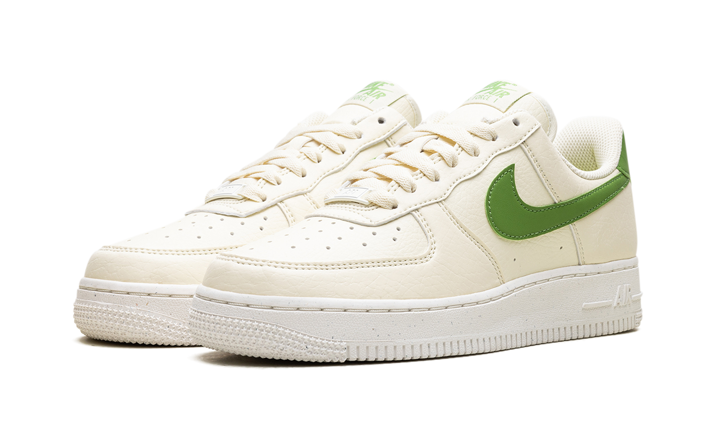NIKE AIR FORCE 1 '07 LO WMNS COCONUT MILK
