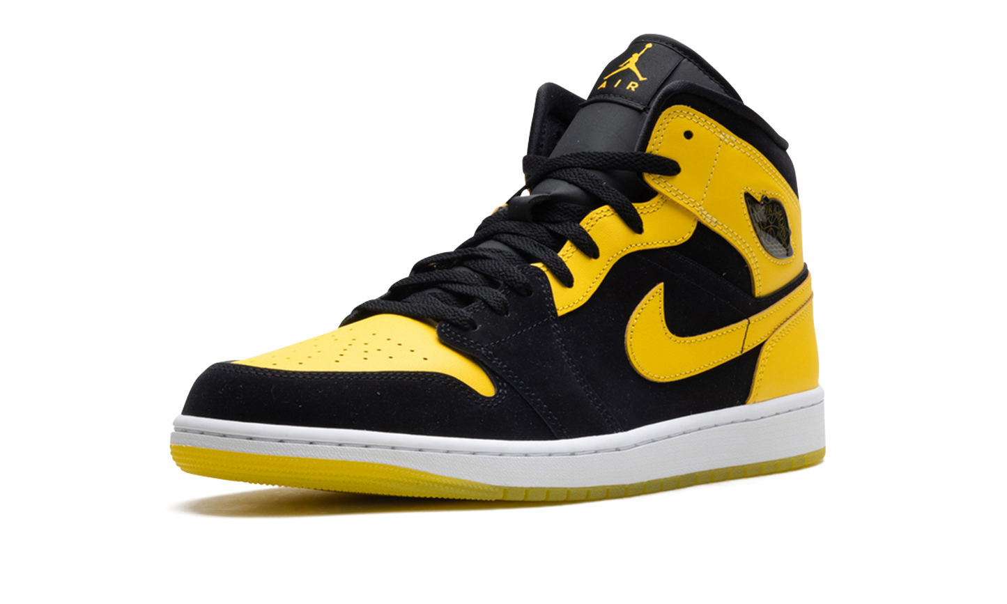 Air Jordan 1 Mid New Love